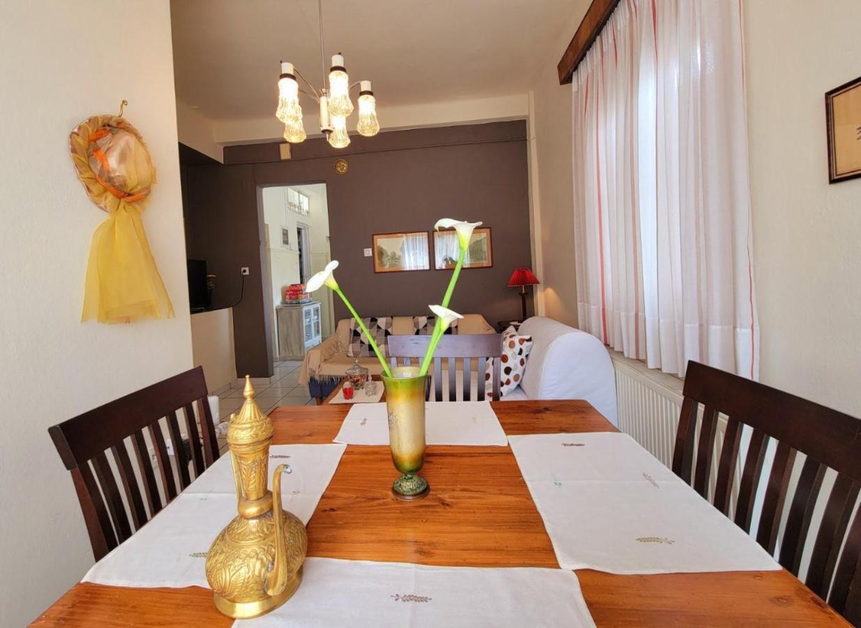 فيلا Mansion With Garden Kiáton المظهر الخارجي الصورة